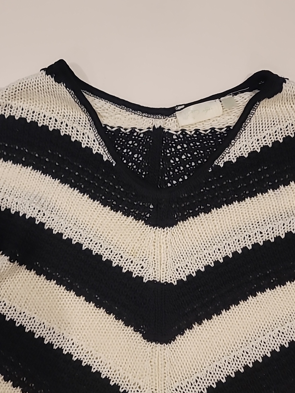 RD Style Slim Black and White Chevron Knit Sweater Large - Picture 4 of 11